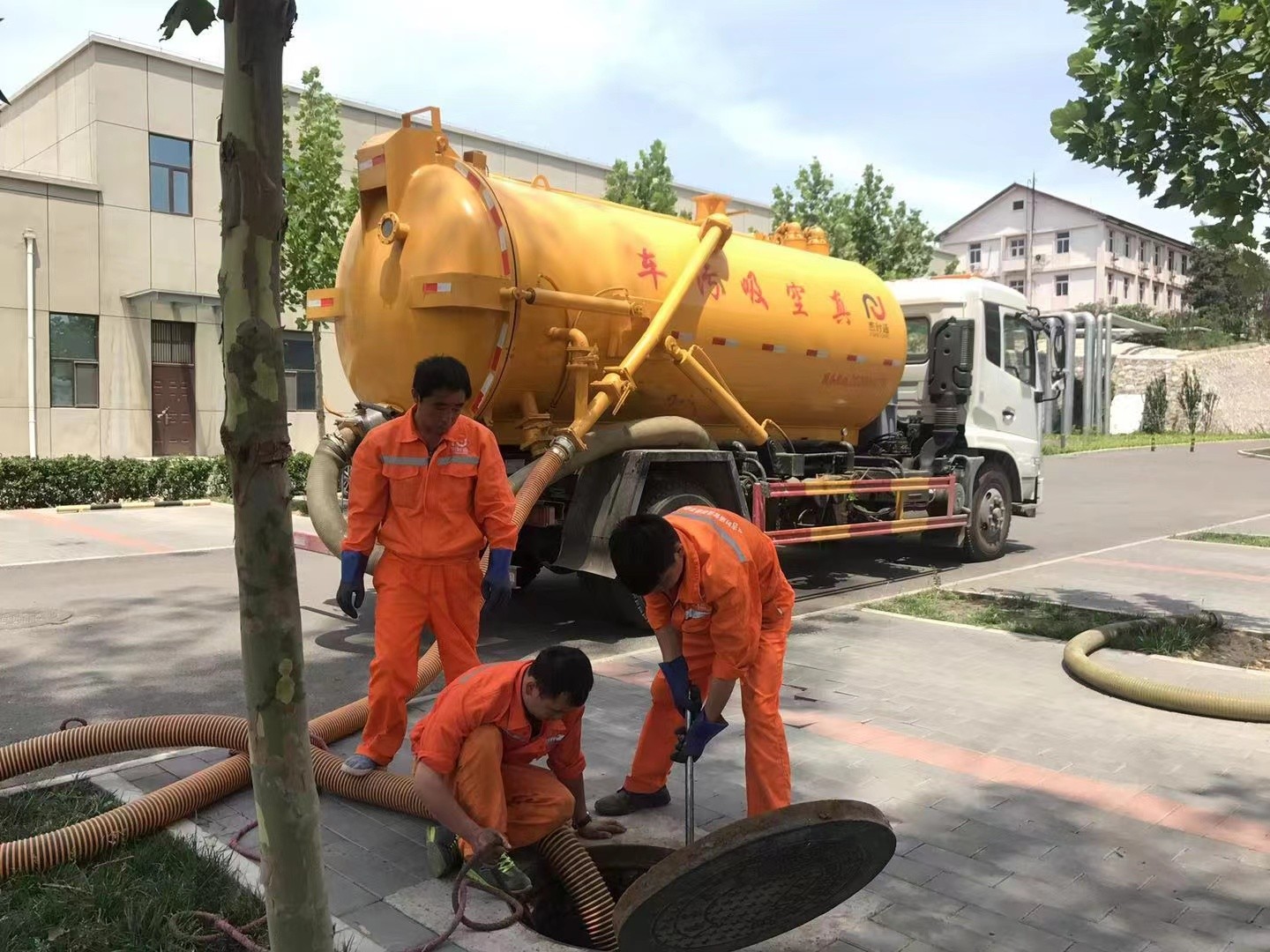阜阳化粪池清理与5-8吨吸粪车施工效率分析